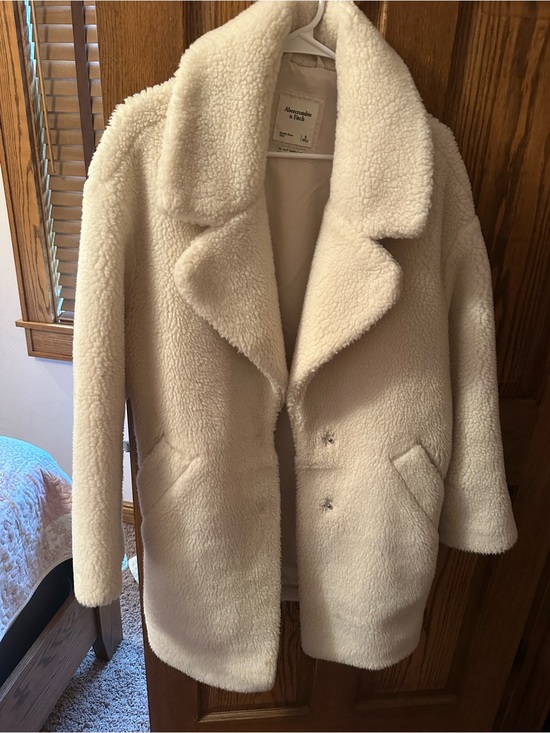 Abercrombie & Fitch Jackets & Blazers - Abercrombie & Fitch Cream Teddy Faux Shearling Coat